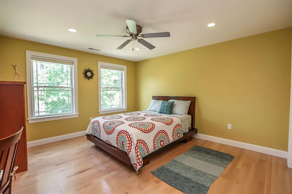 12 Crestwood Lane Nashua NH 03062