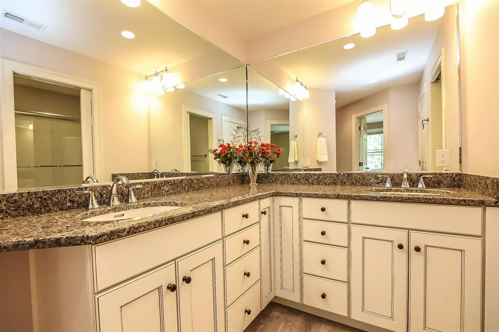 12 Crestwood Lane Nashua NH 03062