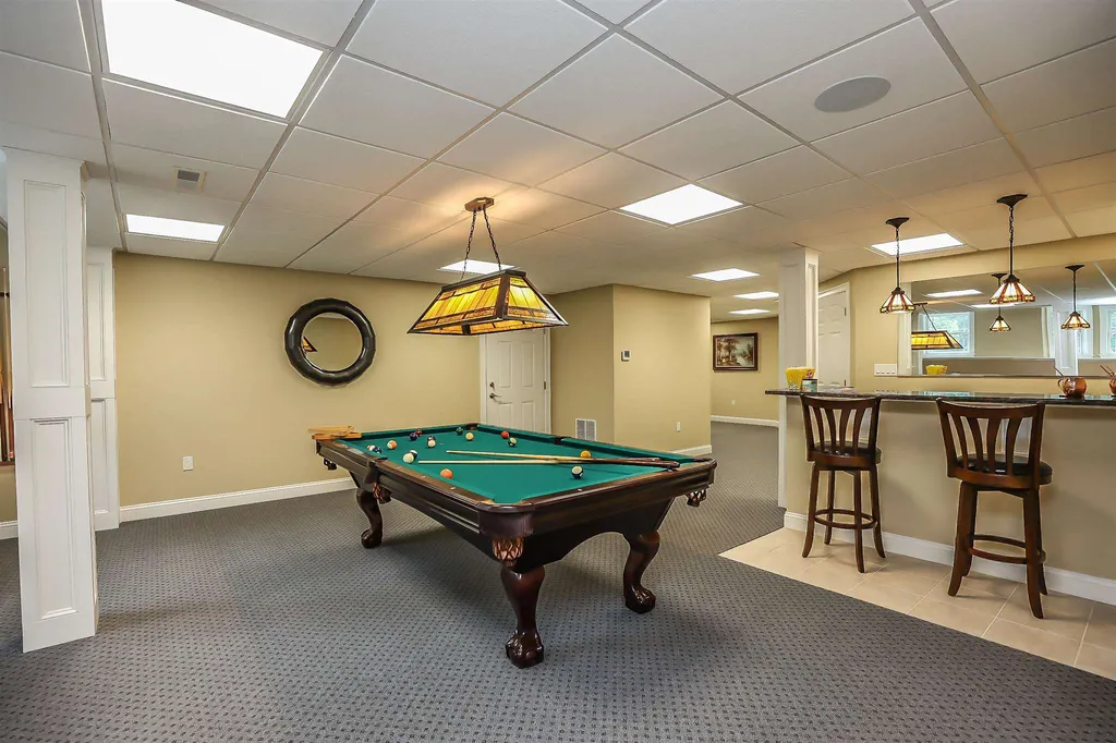 12 Crestwood Lane Nashua NH 03062