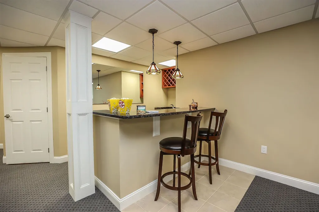 12 Crestwood Lane Nashua NH 03062