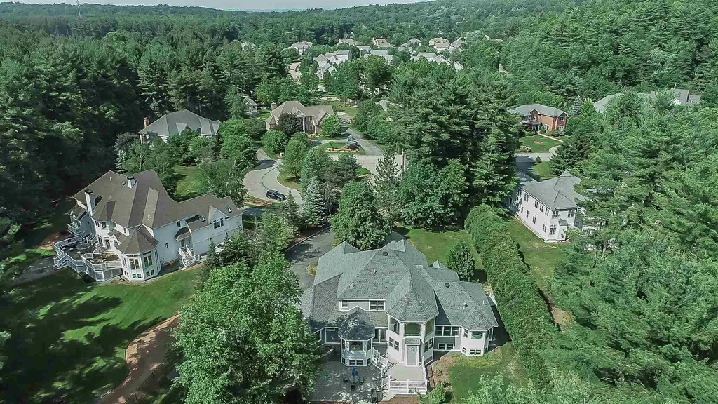 12 Crestwood Lane Nashua NH 03062