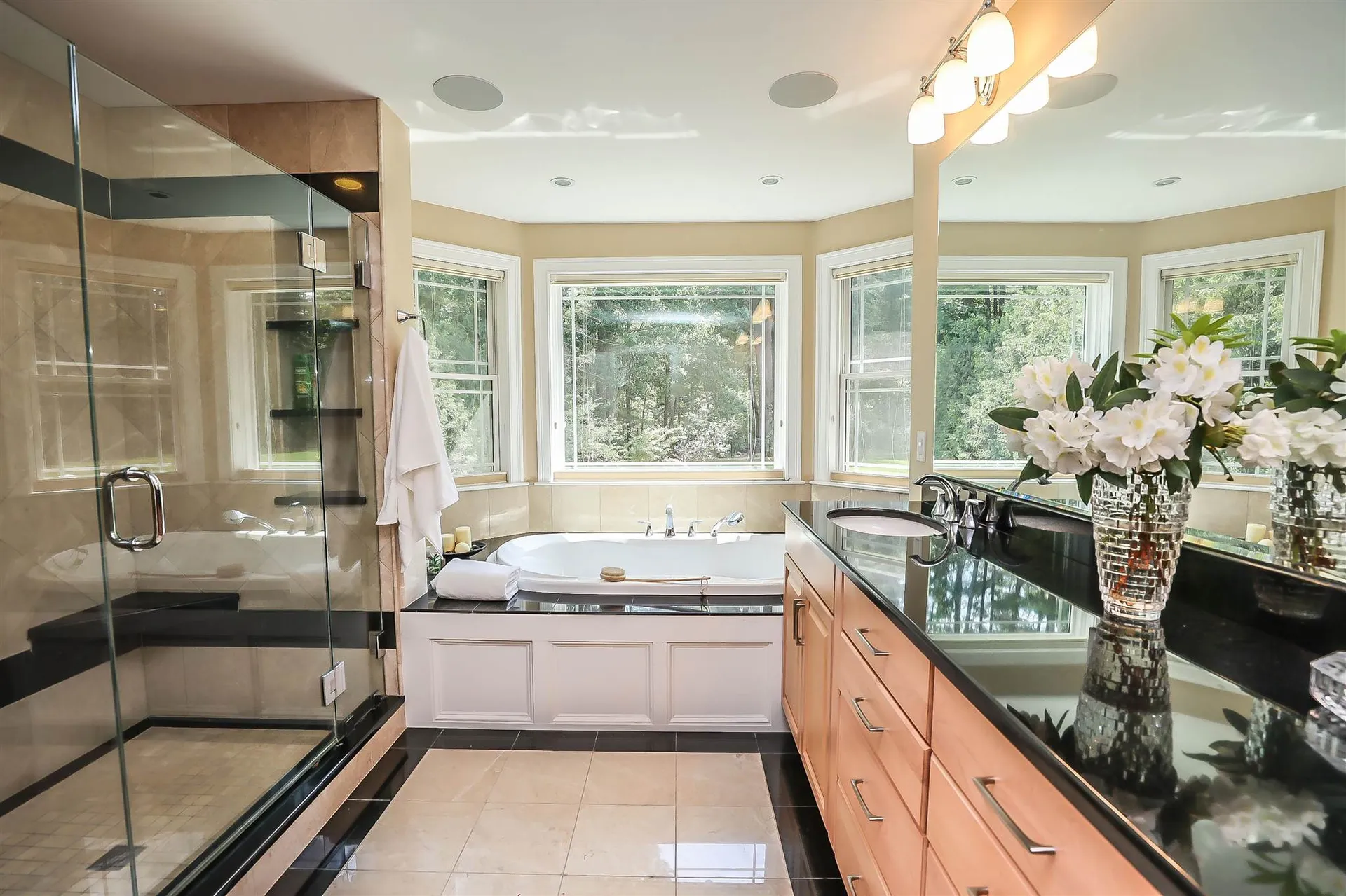 12 Crestwood Lane Nashua NH 03062