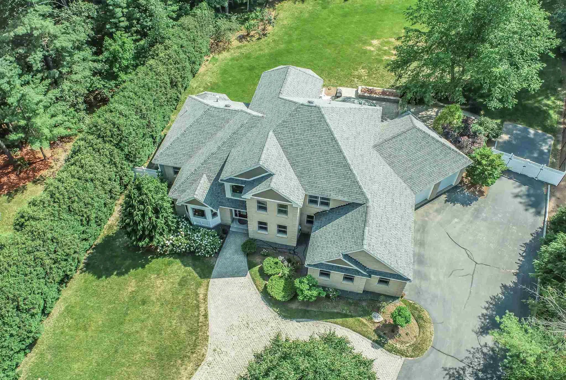 12 Crestwood Lane Nashua NH 03062