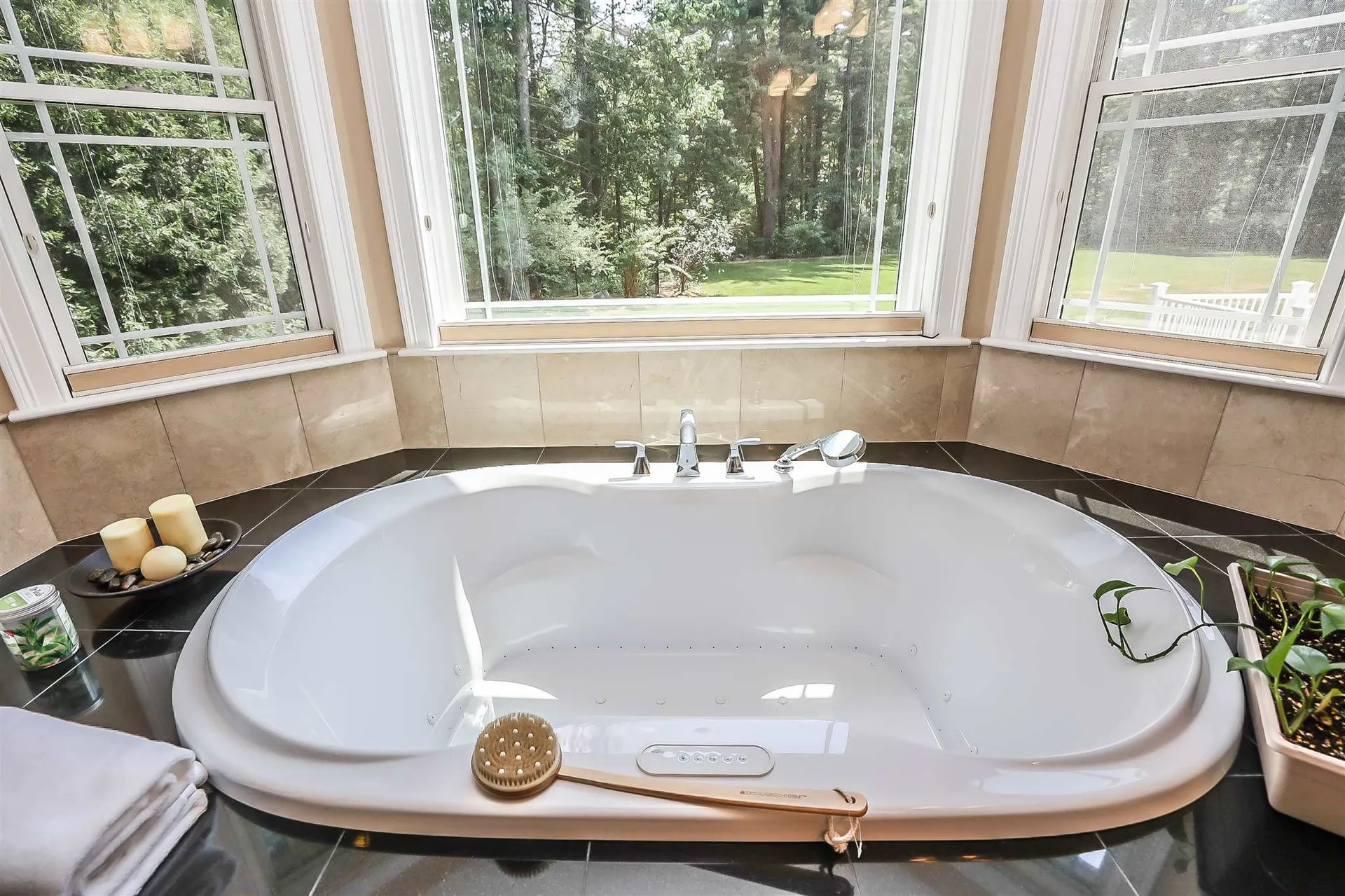 12 Crestwood Lane Nashua NH 03062