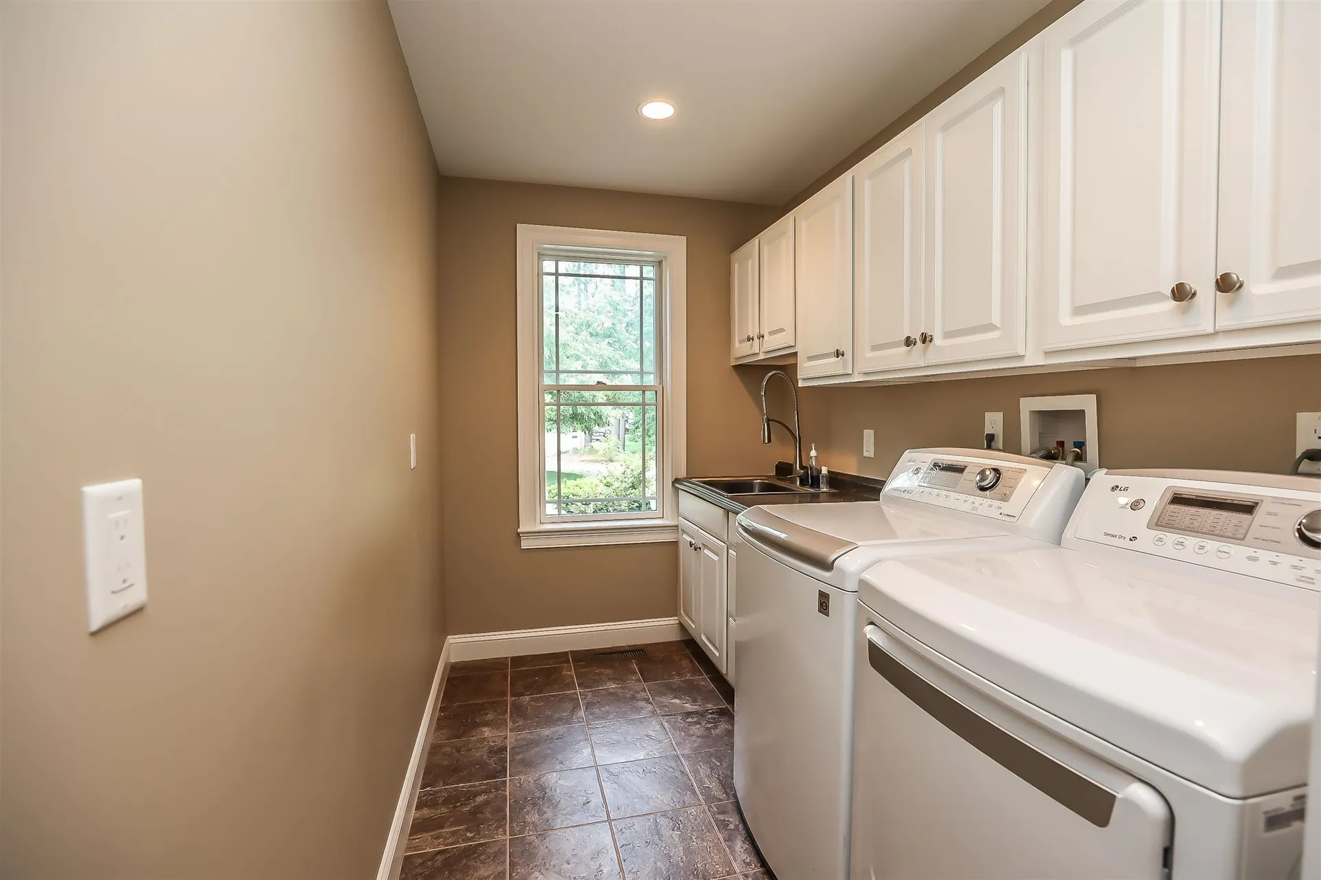 12 Crestwood Lane Nashua NH 03062