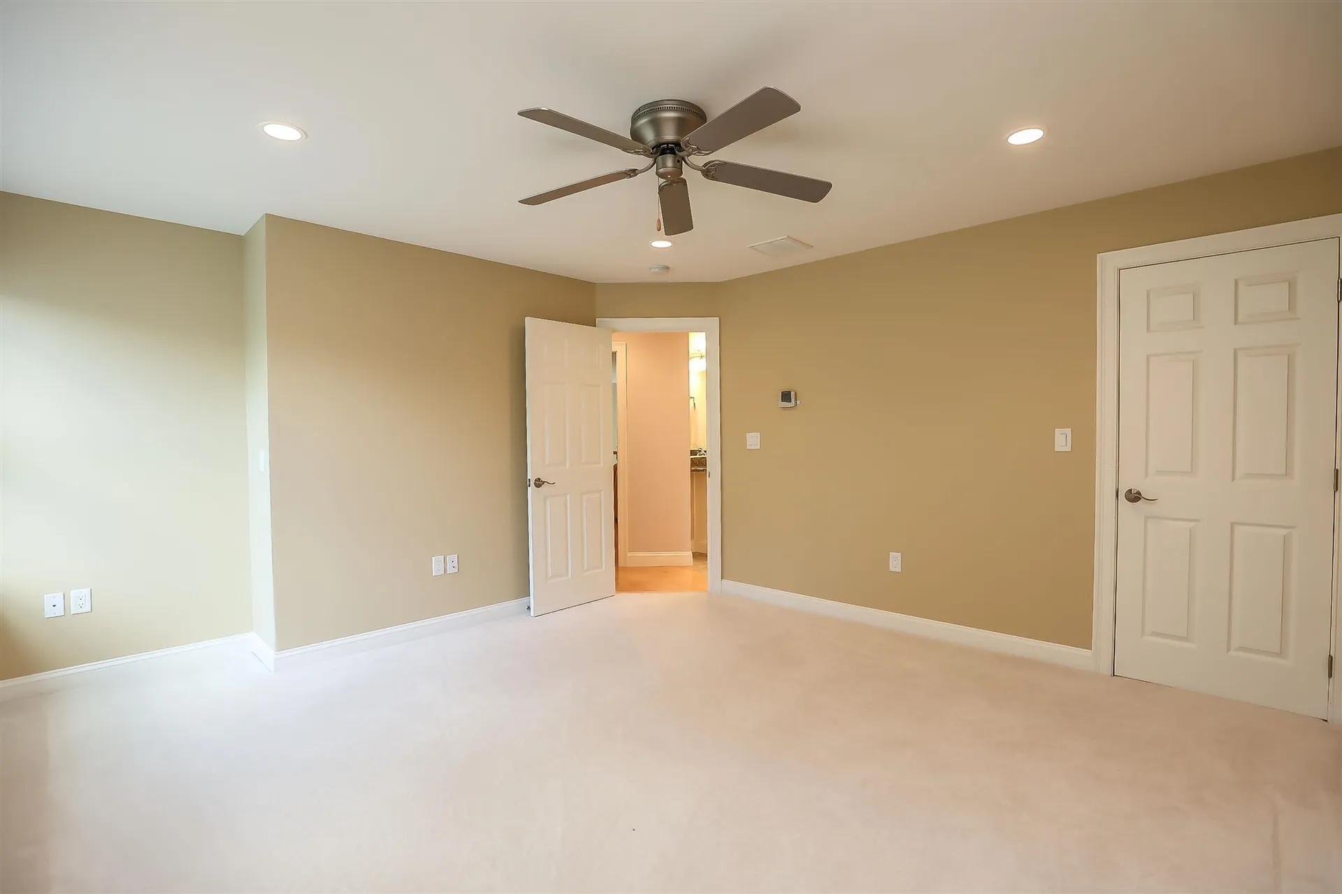 12 Crestwood Lane Nashua NH 03062