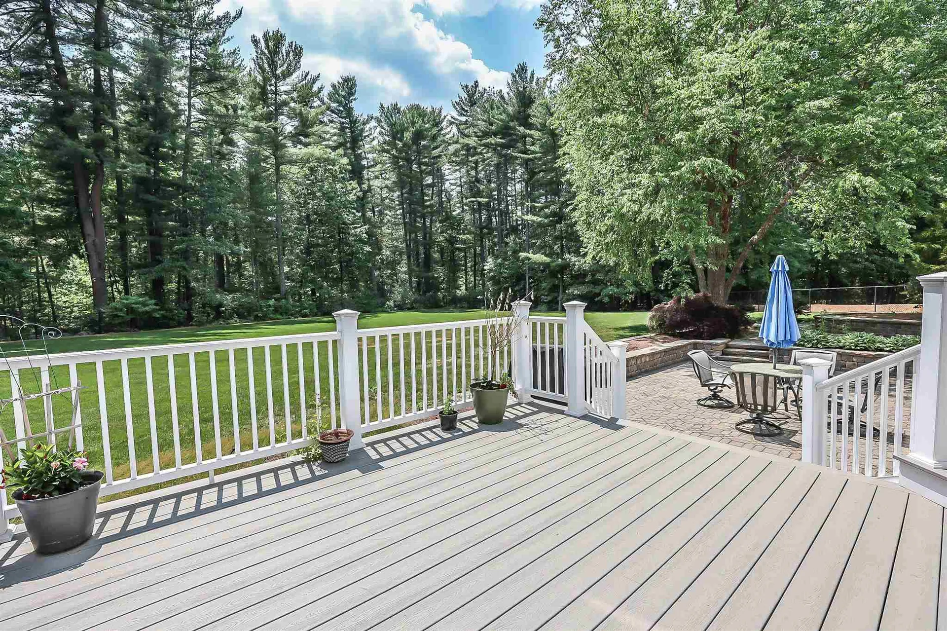 12 Crestwood Lane Nashua NH 03062