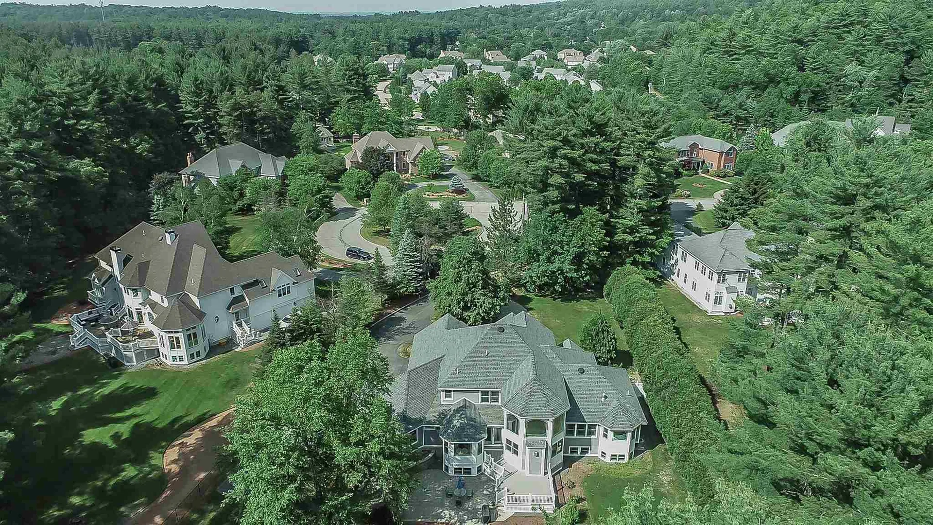 12 Crestwood Lane Nashua NH 03062