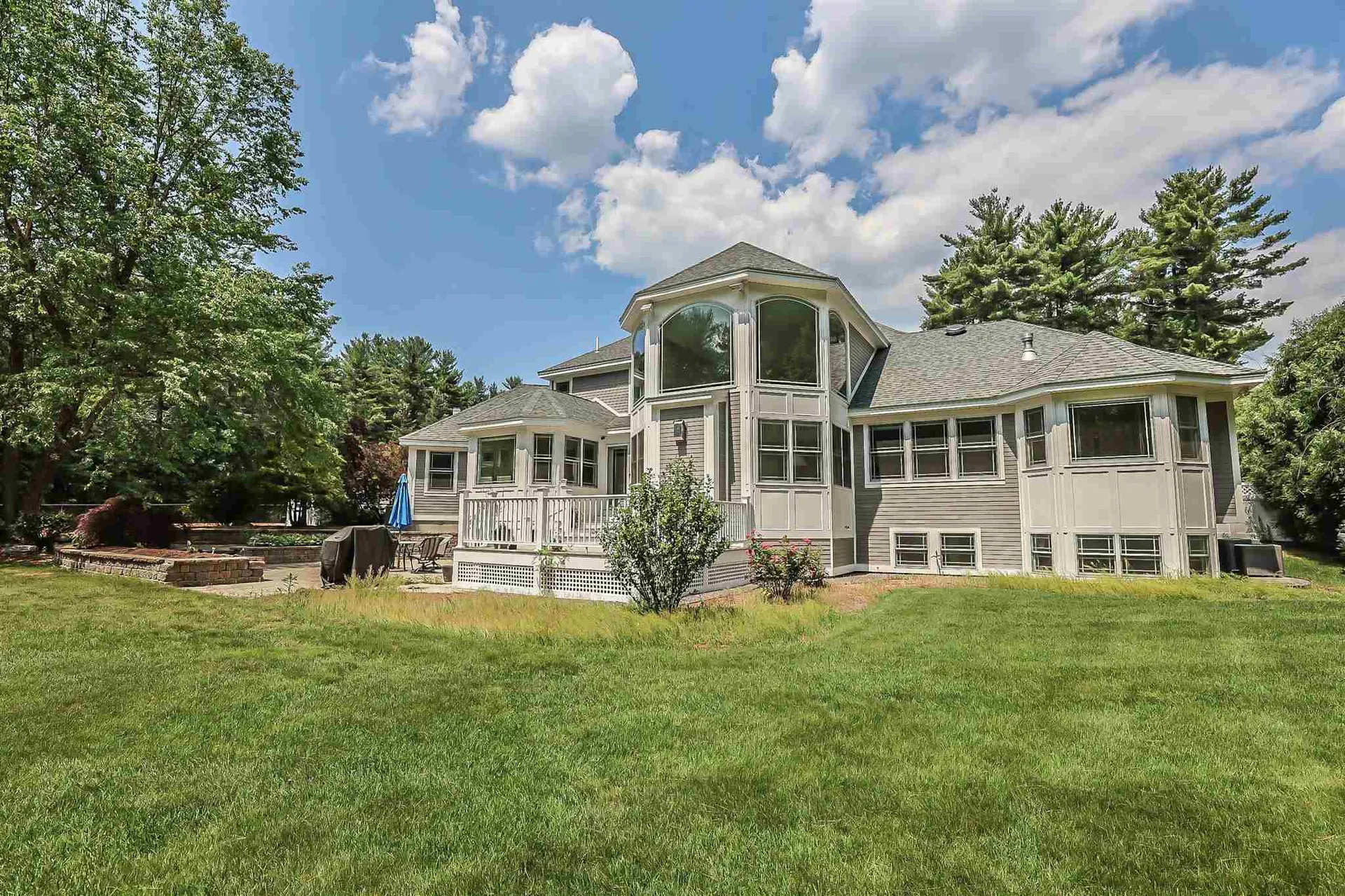 12 Crestwood Lane Nashua NH 03062
