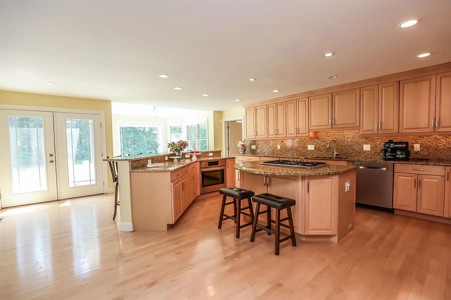 12 Crestwood Lane Nashua NH 03062