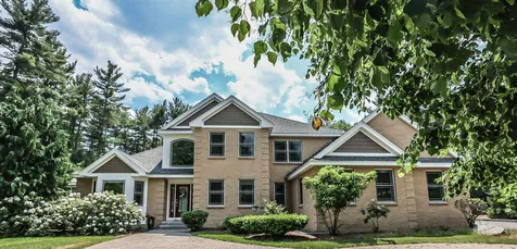12 Crestwood Lane Nashua NH 03062