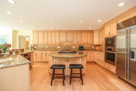 12 Crestwood Lane Nashua NH 03062