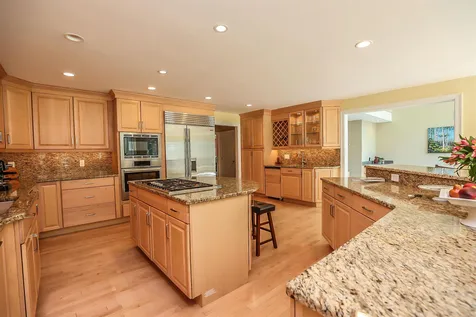 12 Crestwood Lane Nashua NH 03062