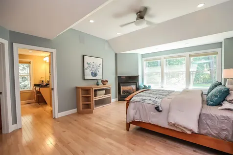12 Crestwood Lane Nashua NH 03062