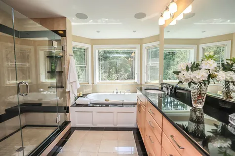 12 Crestwood Lane Nashua NH 03062