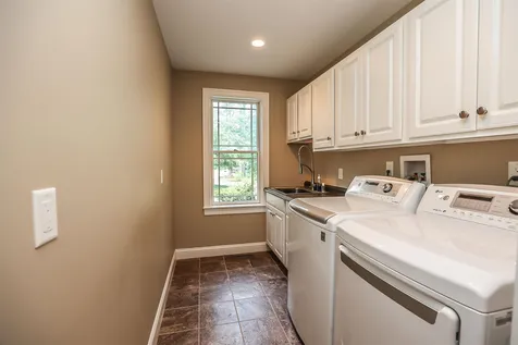 12 Crestwood Lane Nashua NH 03062
