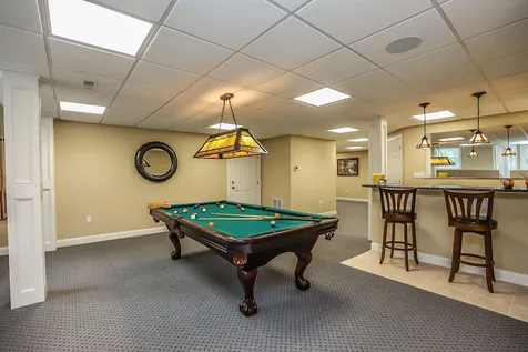 12 Crestwood Lane Nashua NH 03062