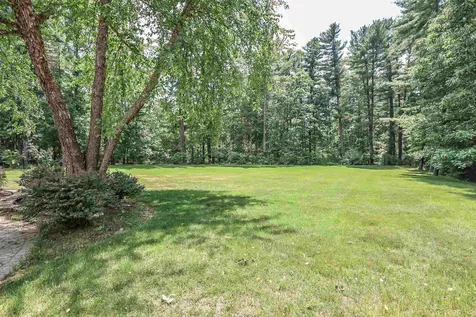 12 Crestwood Lane Nashua NH 03062