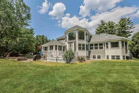 12 Crestwood Lane Nashua NH 03062