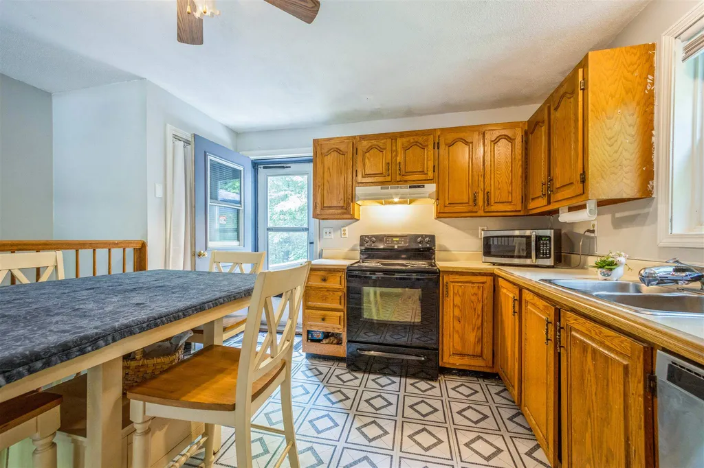 6 Mountain Road Raymond NH 03077