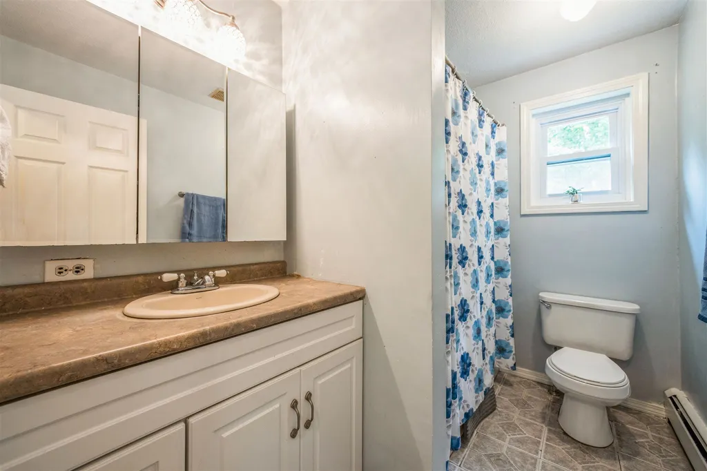 6 Mountain Road Raymond NH 03077