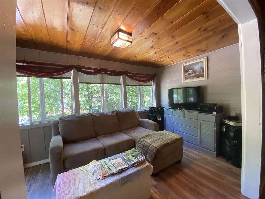 28 Karen Road Middleton NH 03887