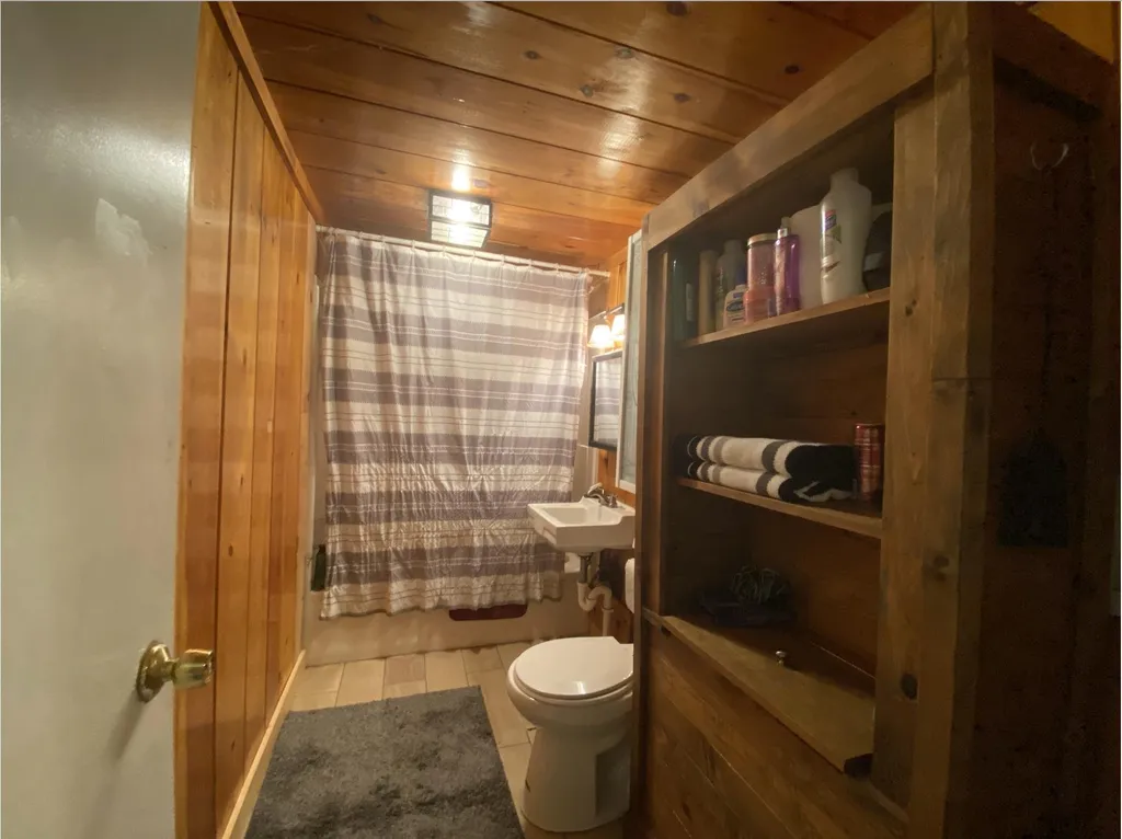 28 Karen Road Middleton NH 03887