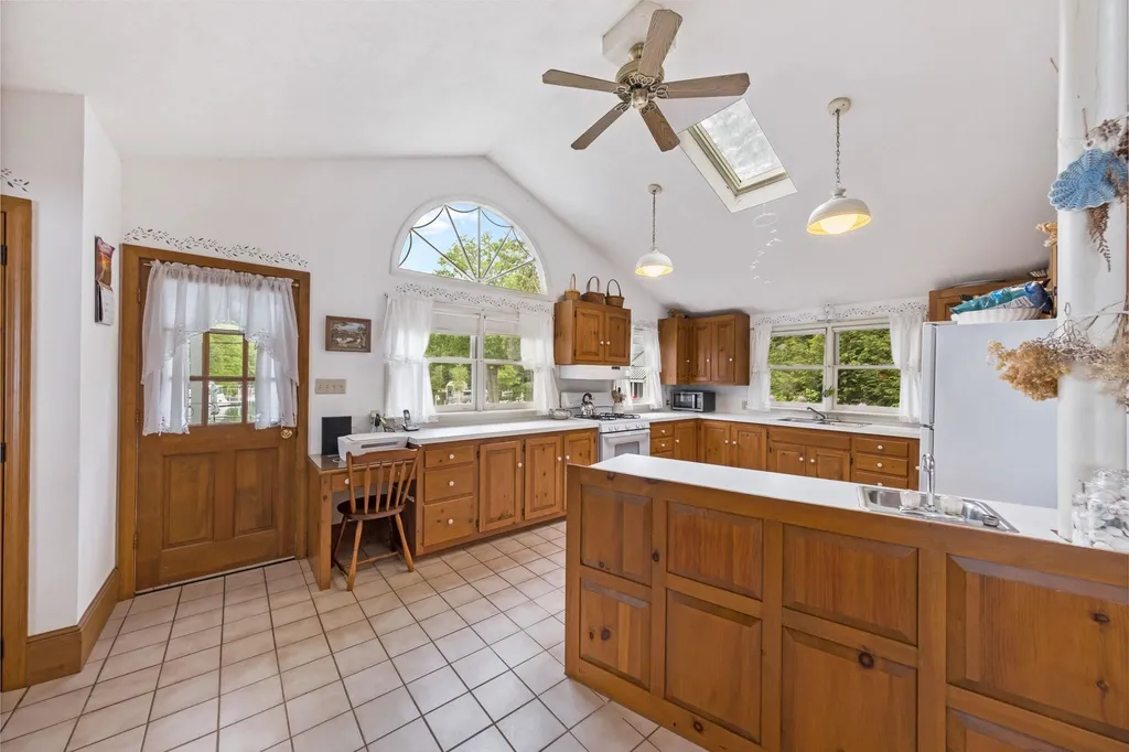 15 Nowicki Point Road Alton NH 03810