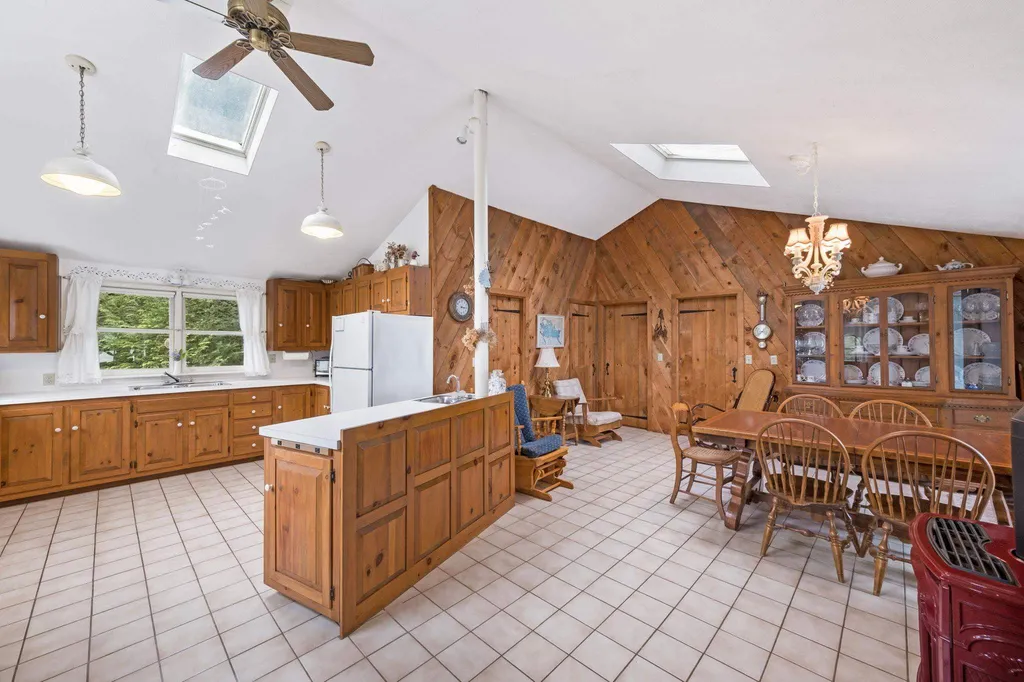 15 Nowicki Point Road Alton NH 03810