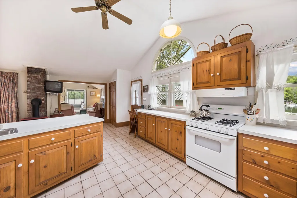 15 Nowicki Point Road Alton NH 03810