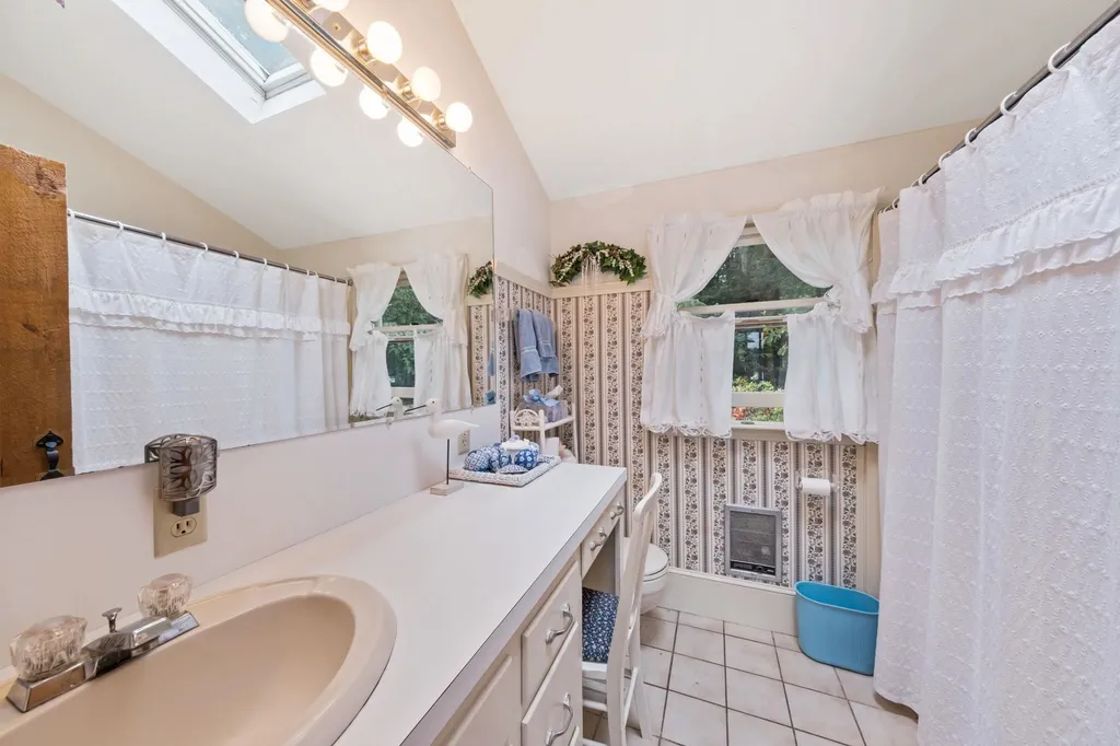 15 Nowicki Point Road Alton NH 03810