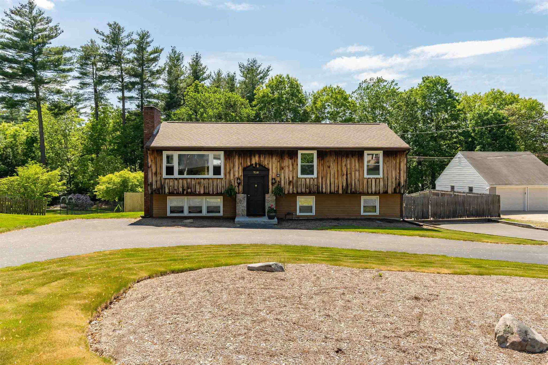 725 Cohas Avenue Manchester NH 03109