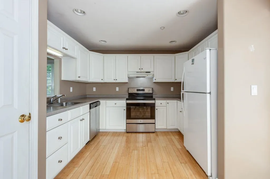 6 Appletree Village Lane Merrimack NH 03054