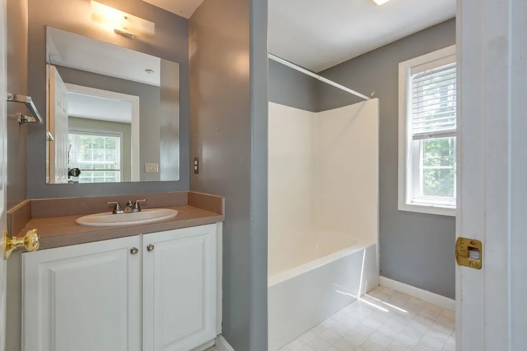 6 Appletree Village Lane Merrimack NH 03054