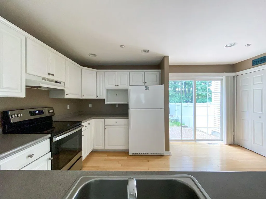 6 Appletree Village Lane Merrimack NH 03054