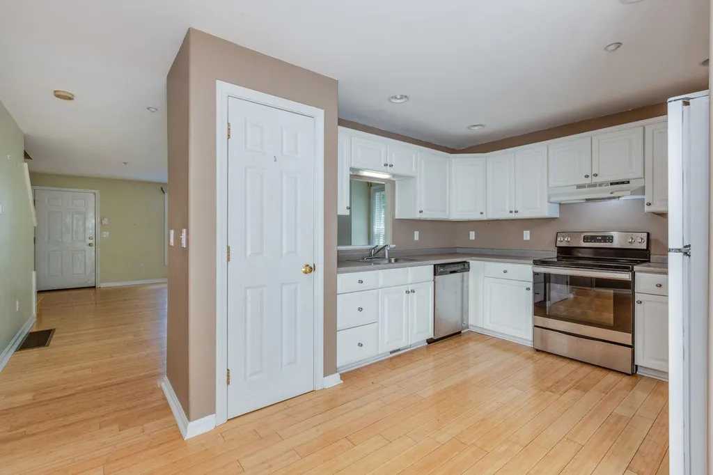 6 Appletree Village Lane Merrimack NH 03054
