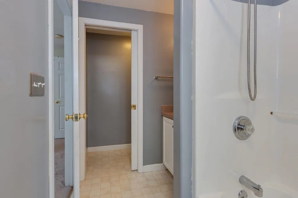 6 Appletree Village Lane Merrimack NH 03054