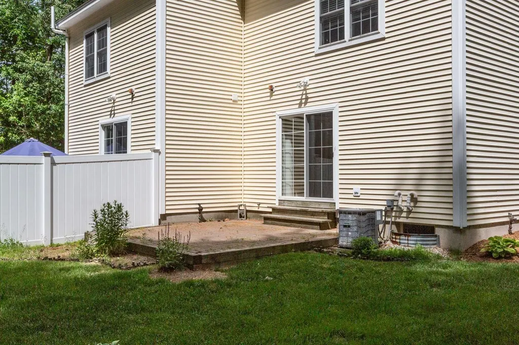 6 Appletree Village Lane Merrimack NH 03054