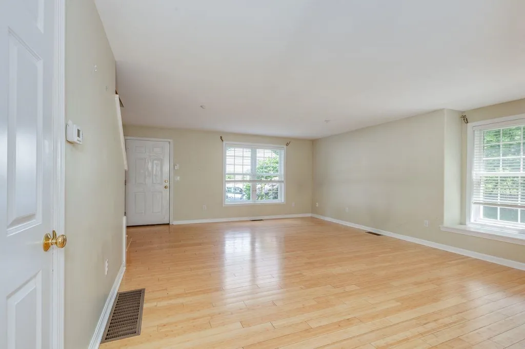 6 Appletree Village Lane Merrimack NH 03054