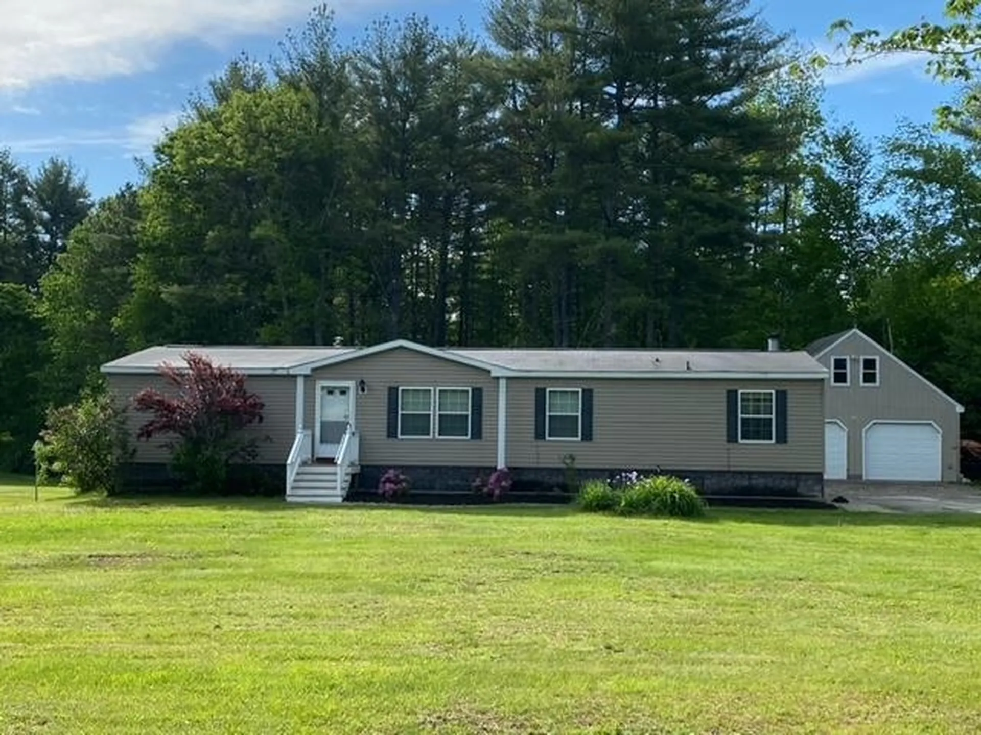 16 Darren Drive Raymond NH 03077