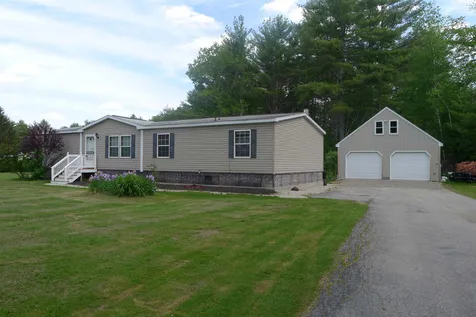 16 Darren Drive Raymond NH 03077