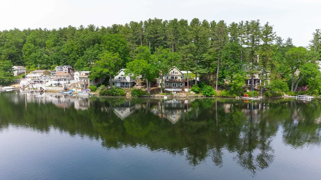 27 Cobbetts Pond Road Windham NH 03087