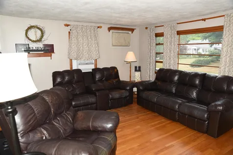 25 Crawford Avenue Exeter NH 03833