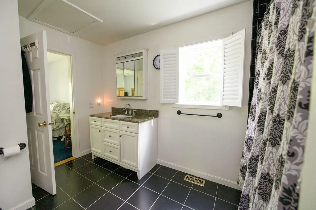 22 Dee Dee Drive Sandown NH 03873