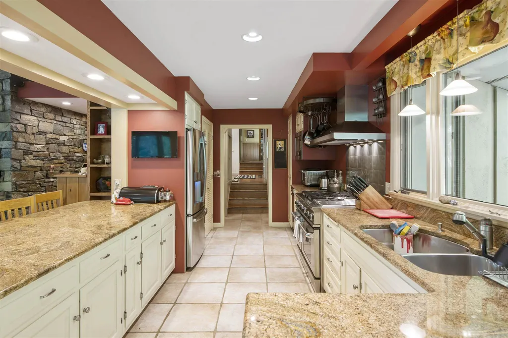 15 Meadow Lane Hanover NH 03755