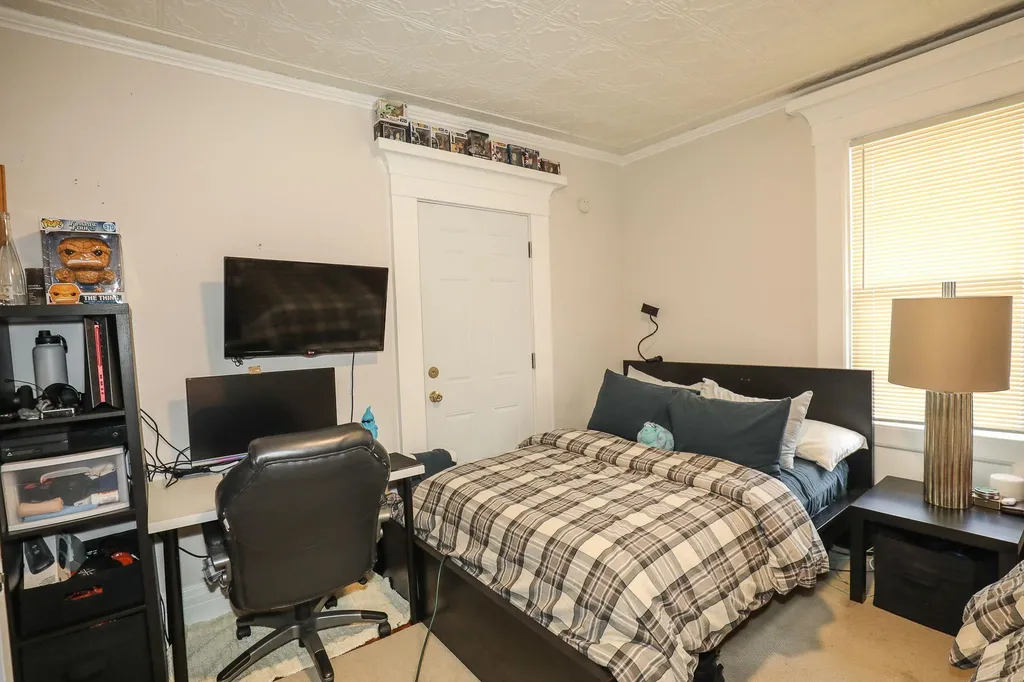 16 Ridge Street Nashua NH 03064