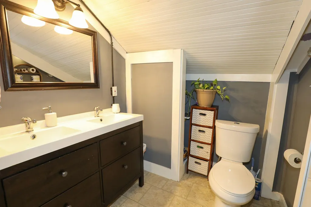 16 Ridge Street Nashua NH 03064