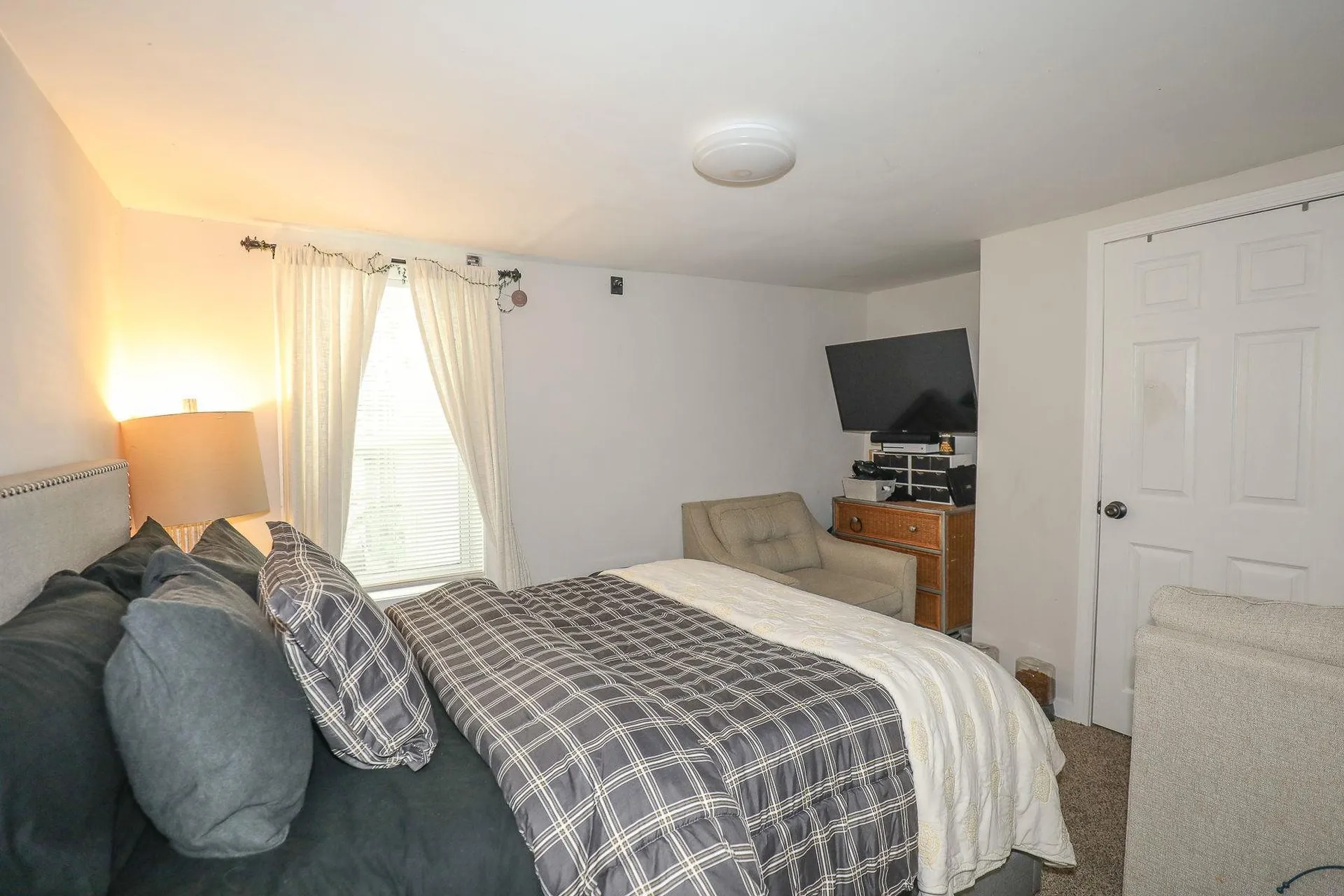 16 Ridge Street Nashua NH 03064