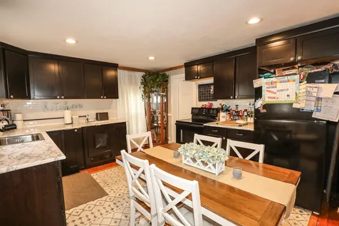 16 Ridge Street Nashua NH 03064