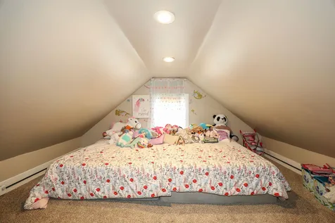 16 Ridge Street Nashua NH 03064